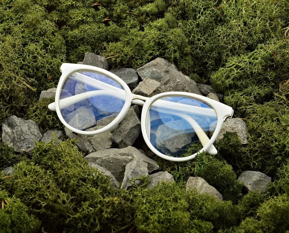 Zdjęcie Białe oprawki: Czy pasują do Ciebie? Poradnik stylizacji