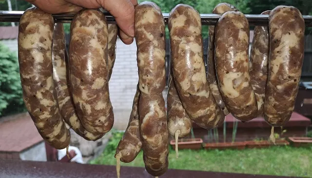 Zdjęcie Jak przygotować kiełbasę jaworską - tradycyjny przepis krok po kroku