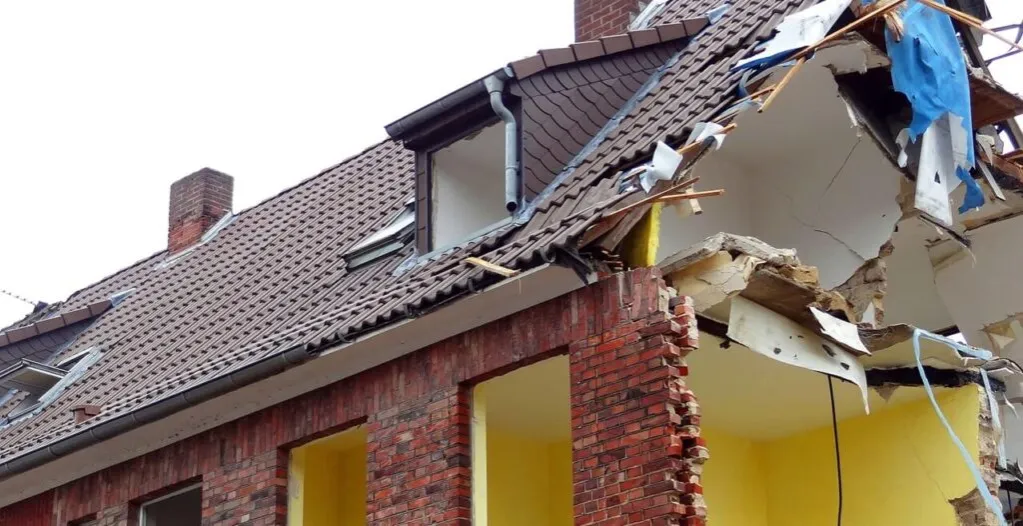 Zdjęcie Ile cm wynosi osiadanie budynku? Kluczowe informacje i przykłady