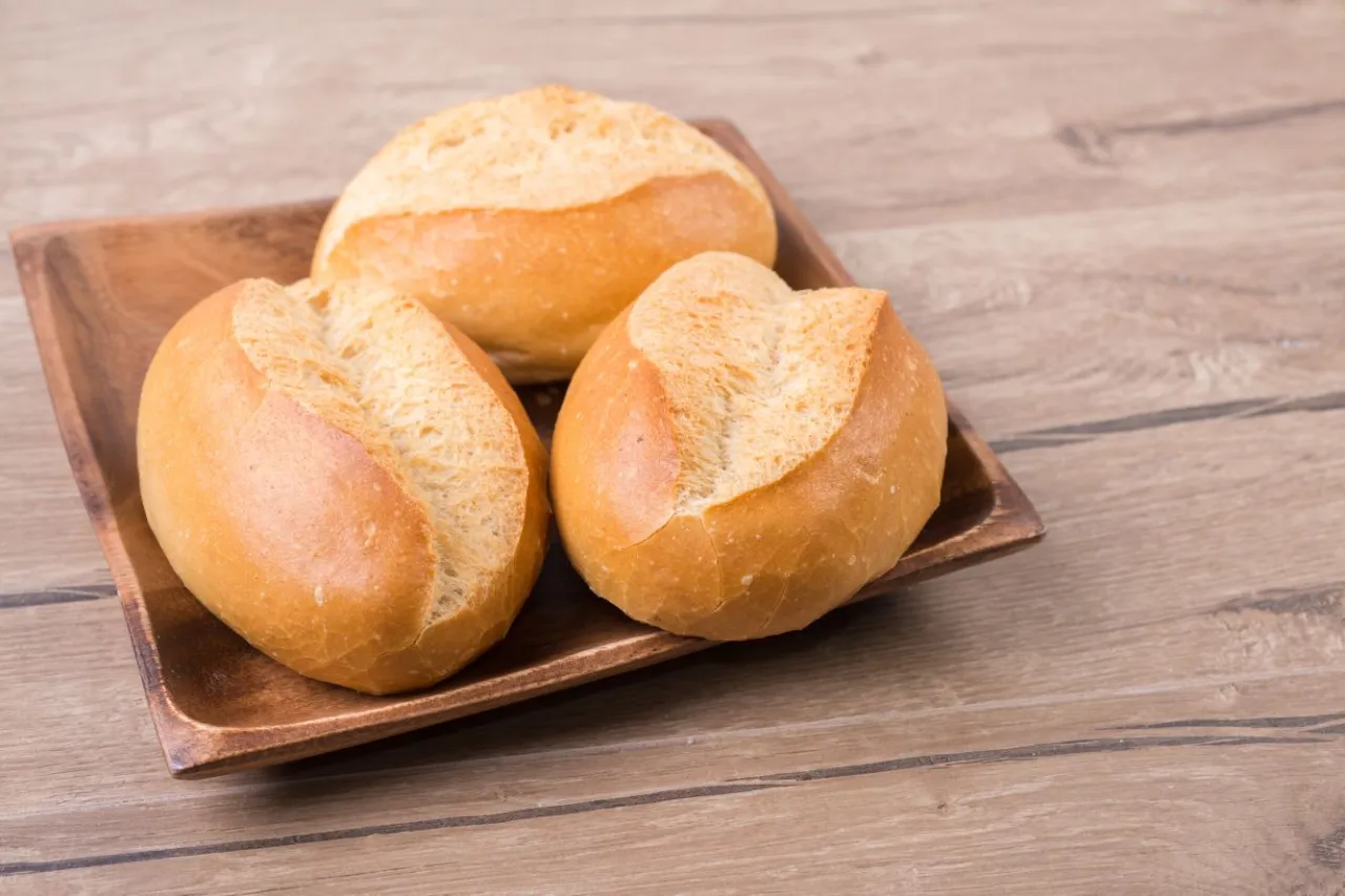 Zdjęcie Bułka ile kcal? Zaskakujące różnice w kaloryczności bułek!