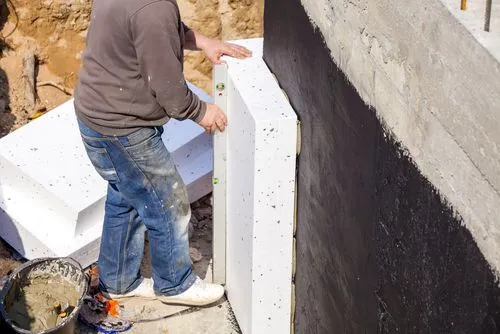 Zdjęcie Jak prawidłowo przykleić styropian na fundamenty? Klucz do skutecznej izolacji fundamentów