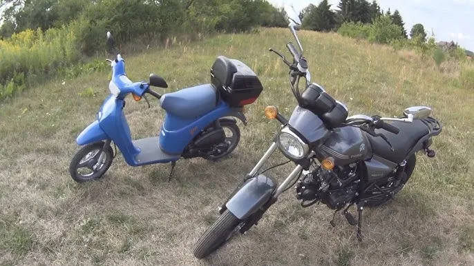 Zdjęcie Czy karta rowerowa uprawnia do jazdy motorowerem? Sprawdź prawdę