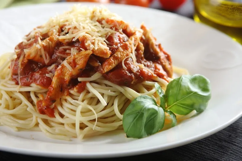 Zdjęcie Spaghetti bolognese z kurczakiem - zdrowa alternatywa dla klasyki
