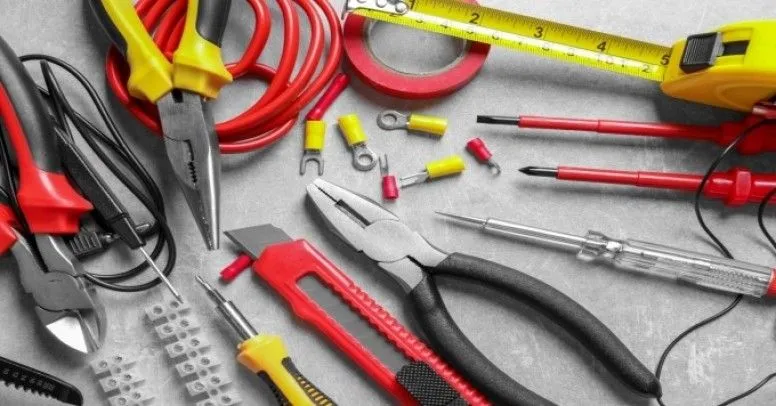 Zdjęcie Jakie narzędzia dla elektryka są niezbędne do bezpiecznej pracy?
