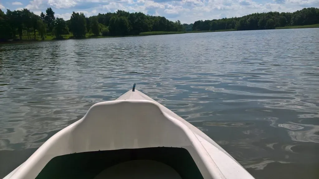 Zdjęcie Jezioro Stężyca - piękne miejsce na relaks i aktywności na wodzie
