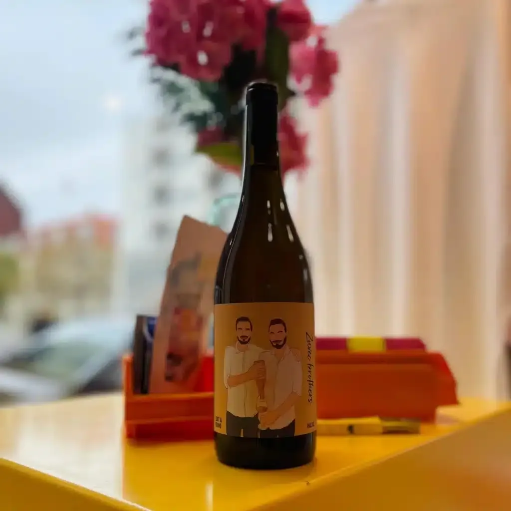 Zdjęcie Gdzie kupić wino pomarańczowe? Odkryj najlepsze miejsca i oferty