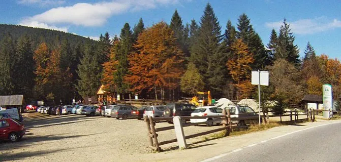 Zdjęcie Czy warto zostawić auto na parkingu przy Przełęczy Krowiarki? Rady