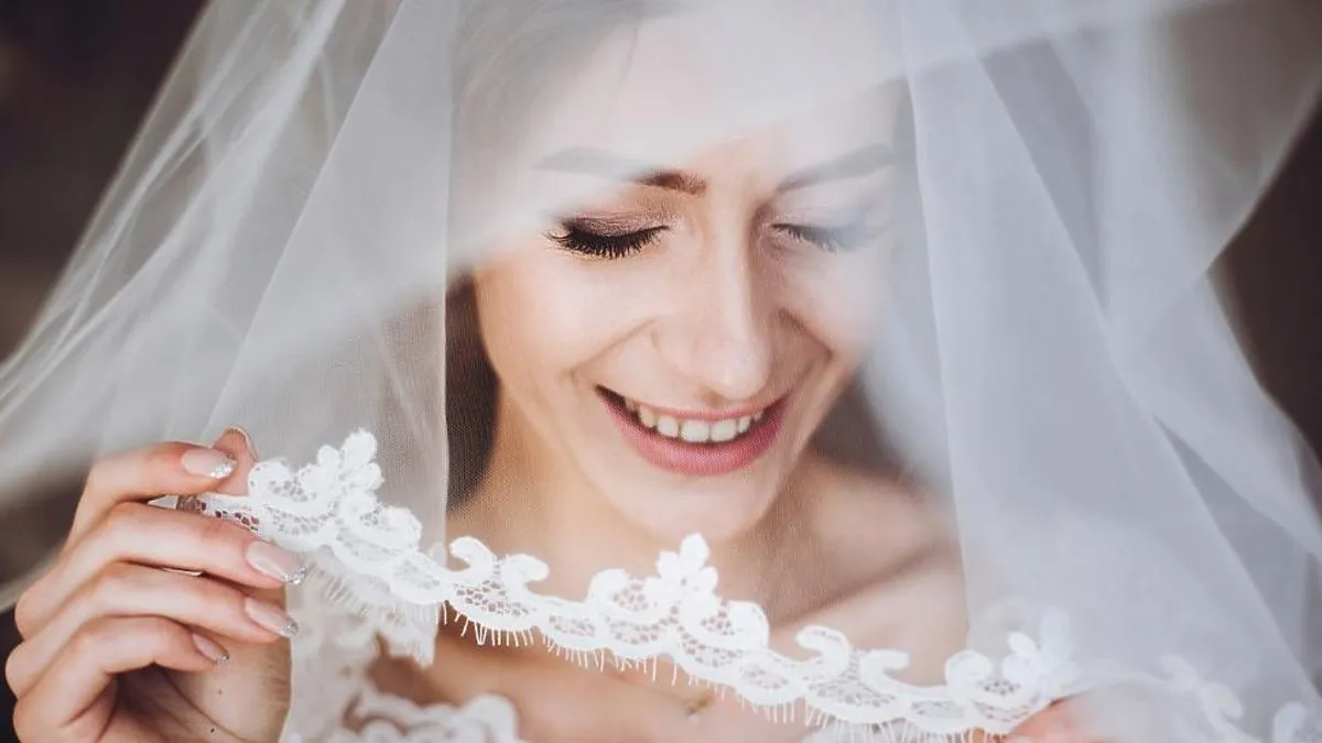 Zdjęcie Jak wybrać suknię do welonu hiszpańskiego, aby olśnić wszystkich
