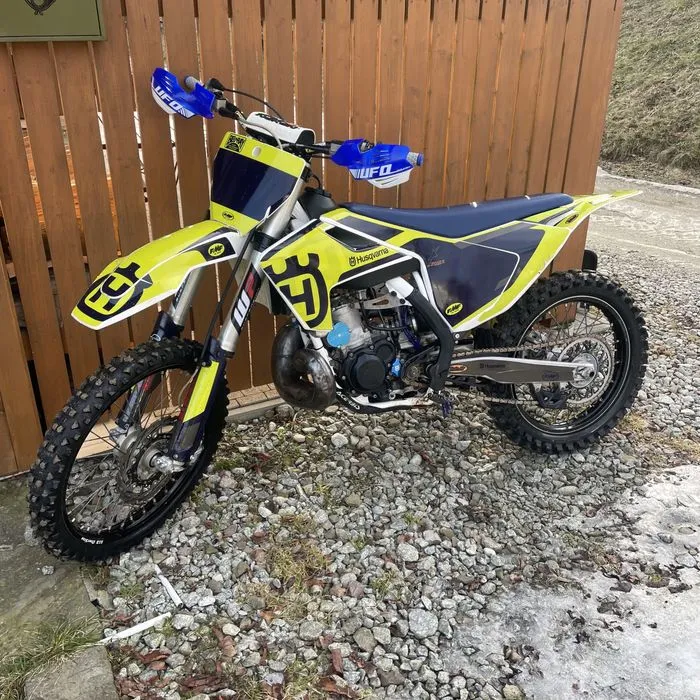 Zdjęcie Porównanie motocykli cross husqvarna 250 - wybierz najlepszy model