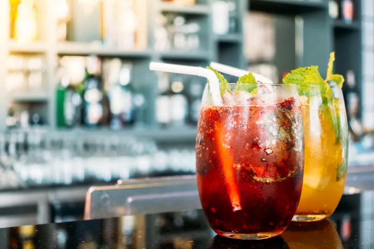 Zdjęcie Co podać do drinków? Najlepsze przekąski, które zachwycą gości
