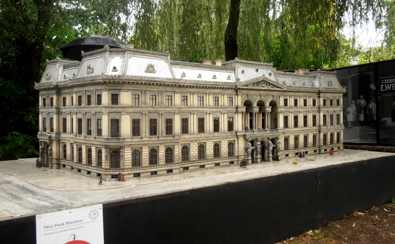Zdjęcie Pałac Kronenberga w Warszawie: Historia, architektura i zniszczenie