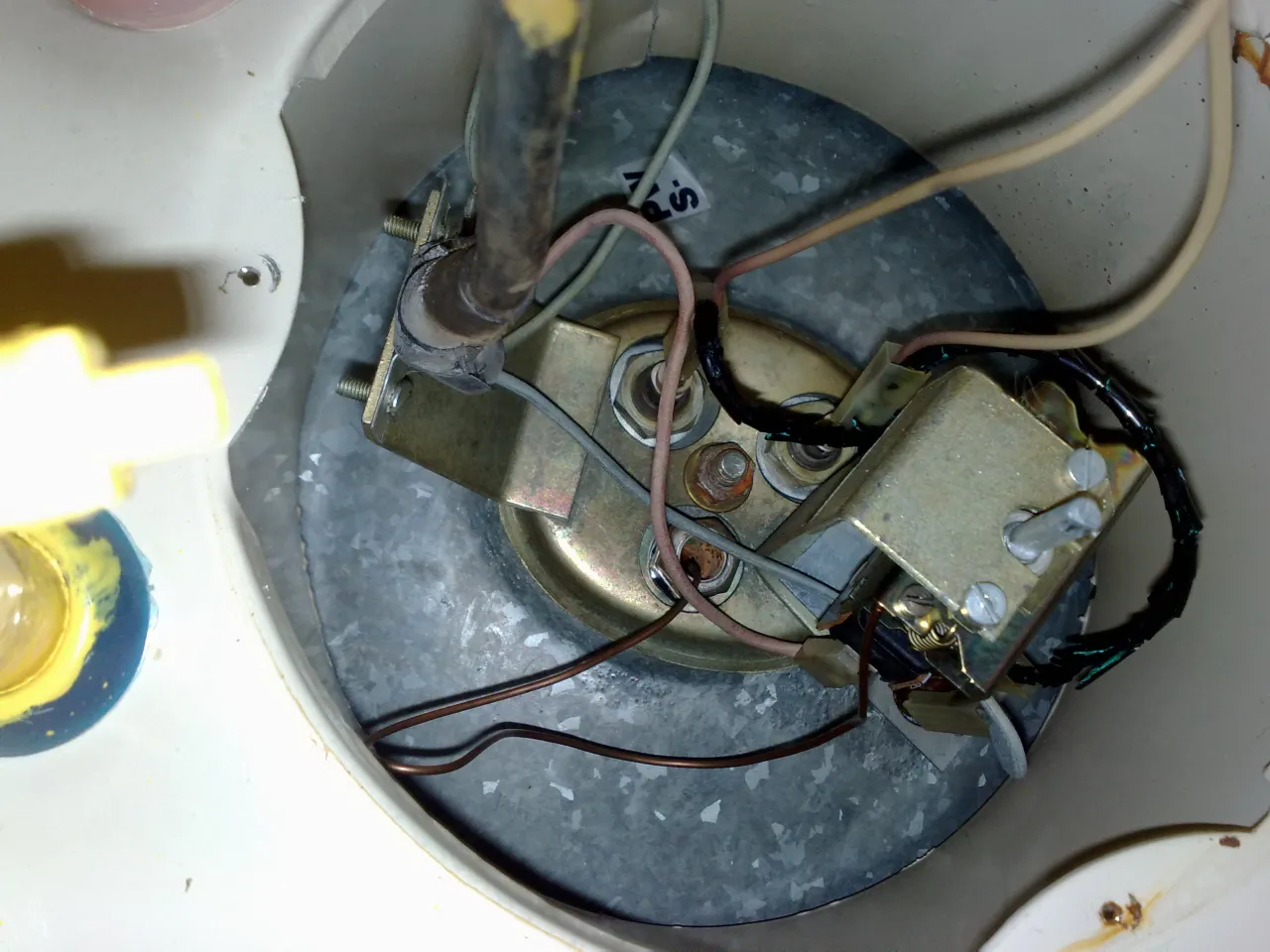 Zdjęcie Jak sprawdzić grzałkę w bojlerze i uniknąć kosztownych napraw