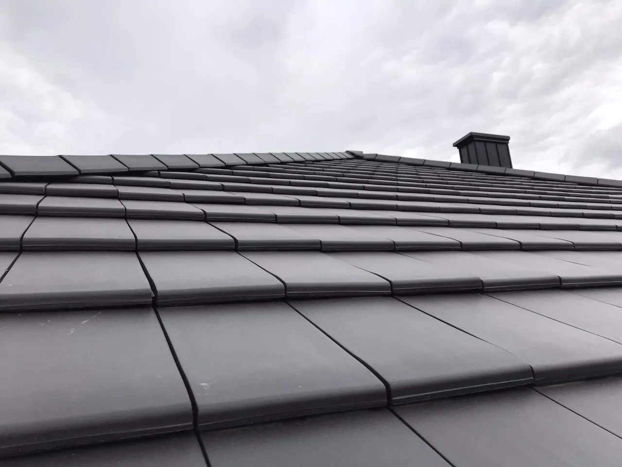 Zdjęcie Bogen Plano 11: Nowoczesna dachówka ceramiczna dla Twojego domu