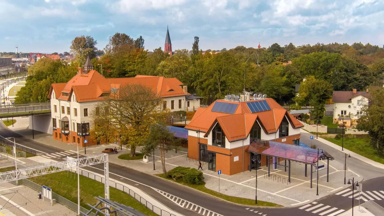 Zdjęcie Jak dojechać do Ustki pociągiem - najważniejsze informacje i trasy