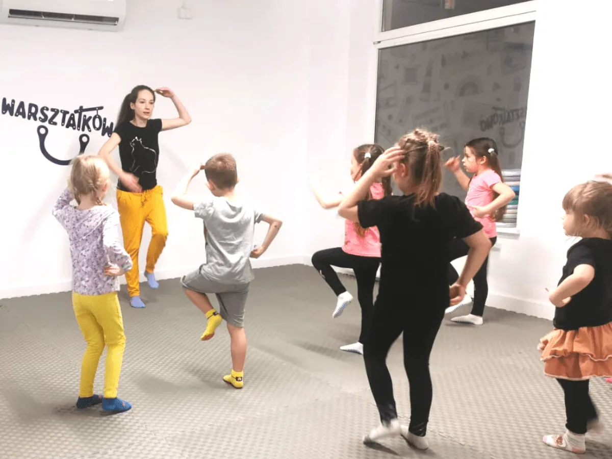 Zdjęcie Taniec estradowy: poznaj korzyści i najlepsze zajęcia dla dzieci