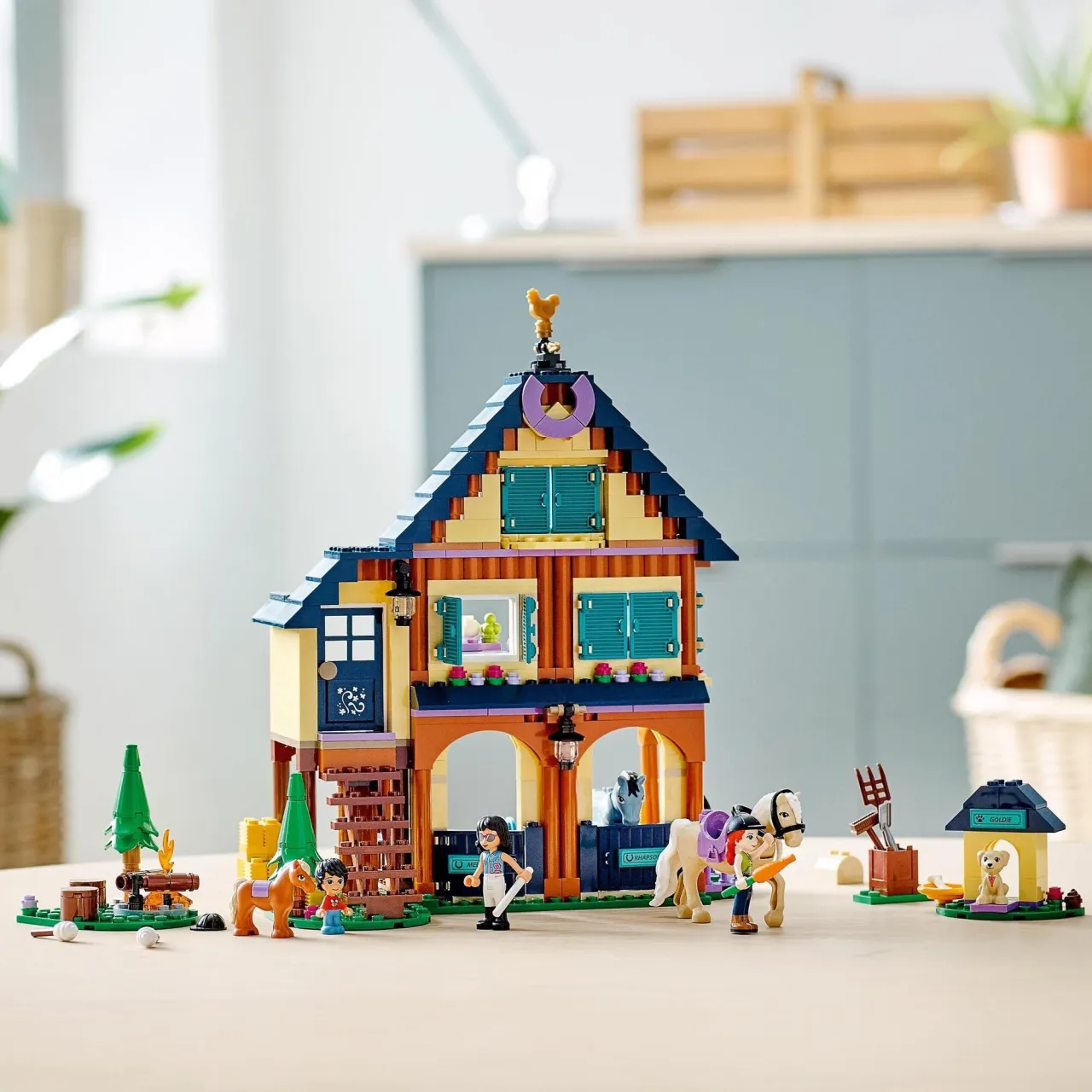 Zdjęcie LEGO Friends leśne centrum jeździeckie 41683 - idealny prezent dla dzieci