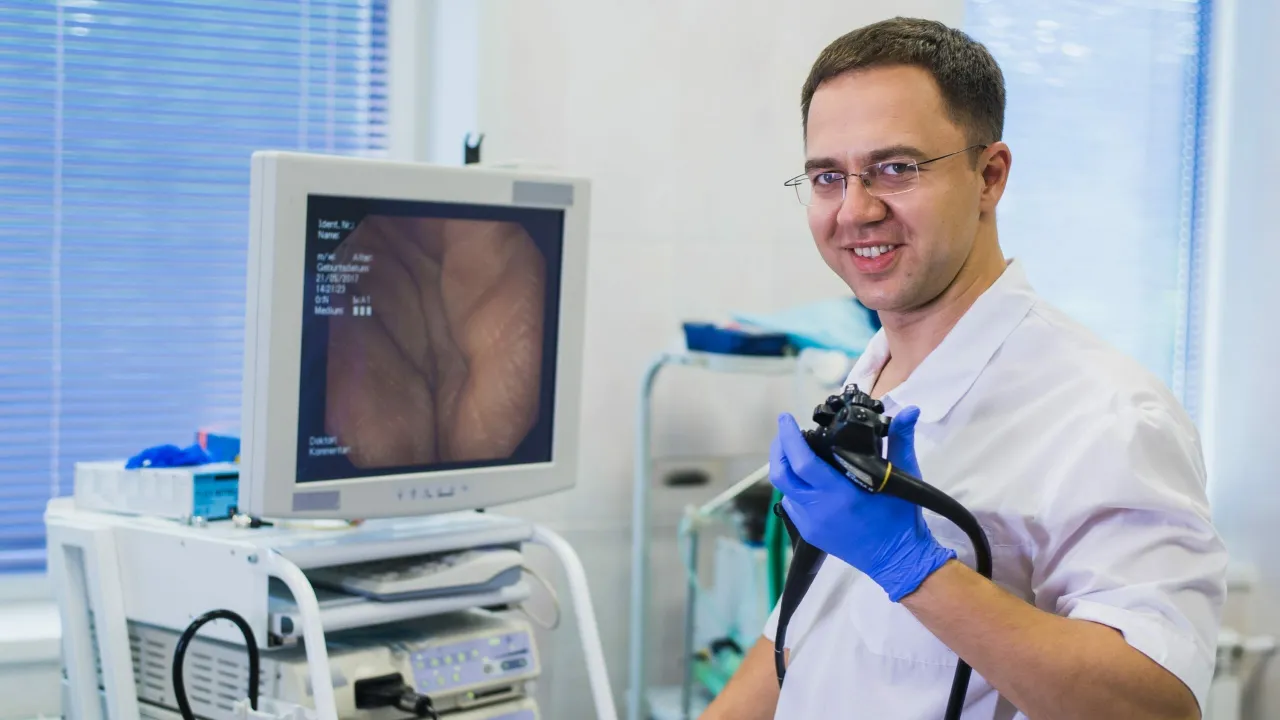 Zdjęcie Jaki lekarz bada odbyt? Dowiedz się, kiedy potrzebujesz proktologa