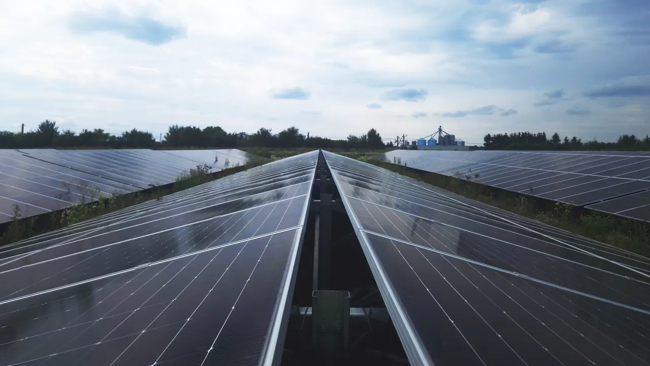 Zdjęcie Rewolucja na rynku magazynów energii: spadki cen i innowacje