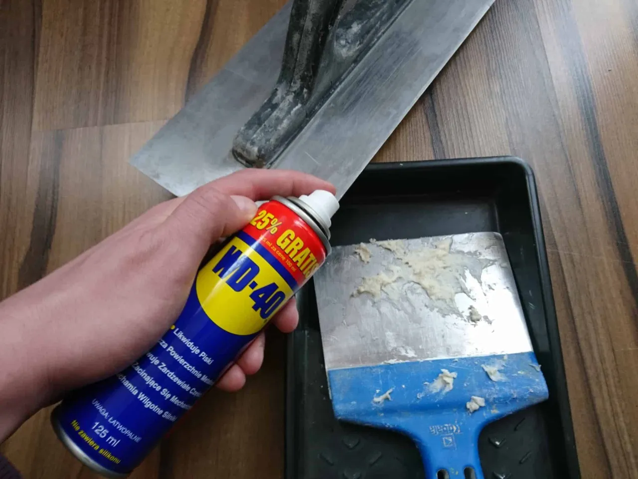 Zdjęcie Skuteczne sposoby na to, co rozpuszcza cement i usuwa zabrudzenia