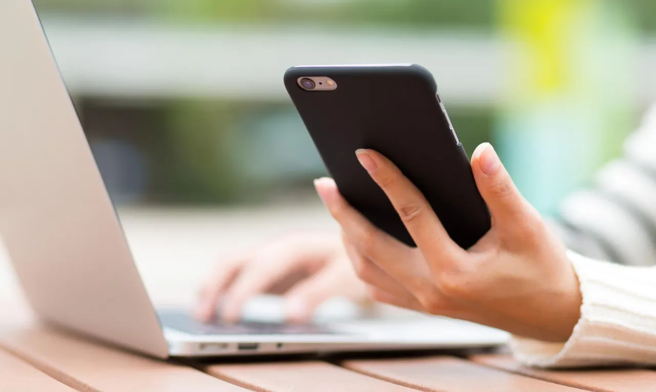 Zdjęcie Jak zmienić numer telefonu w banku Pekao - uniknij problemów z kontem