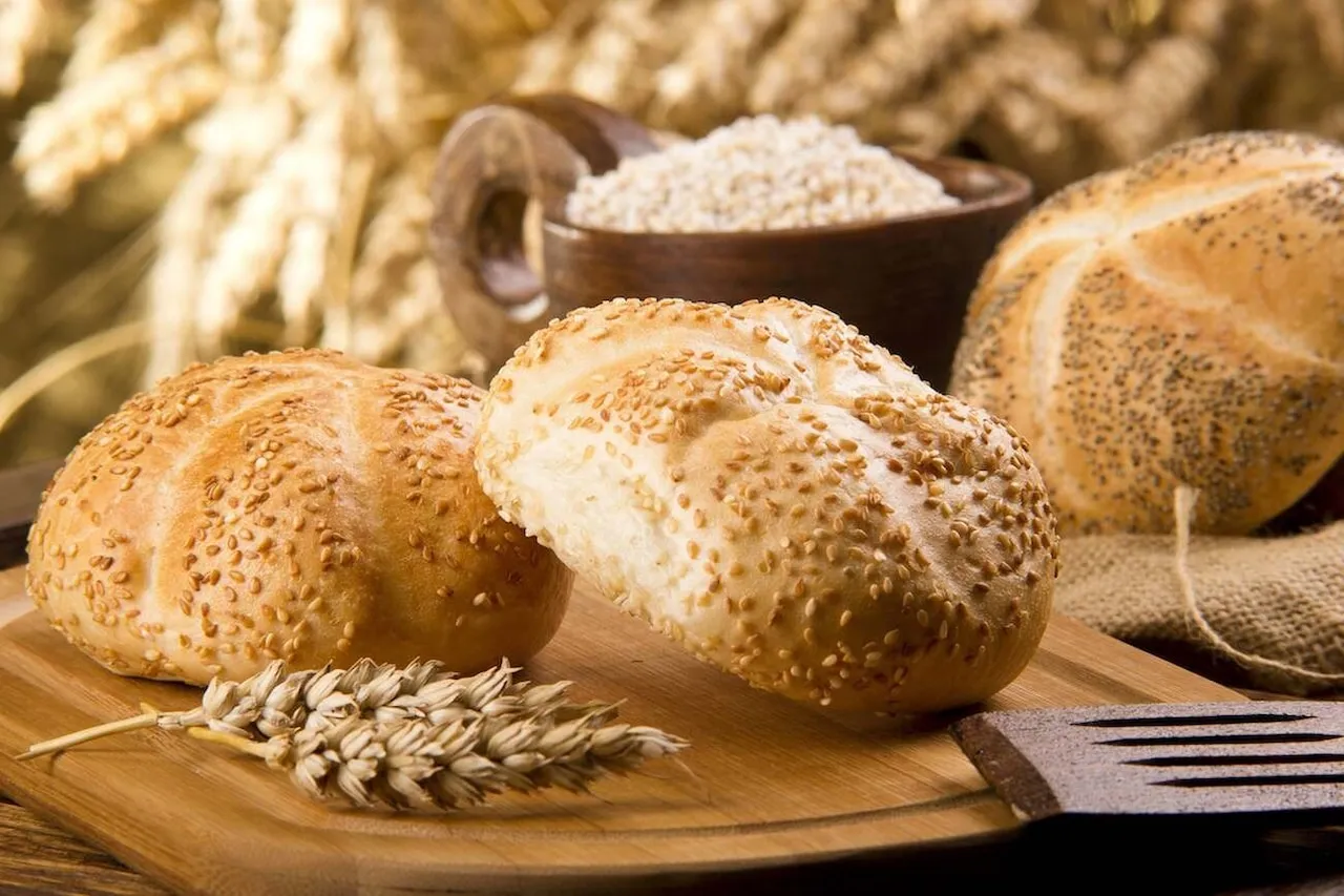Zdjęcie Jak podgrzać bułki do hamburgerów w piekarniku, aby były chrupiące?