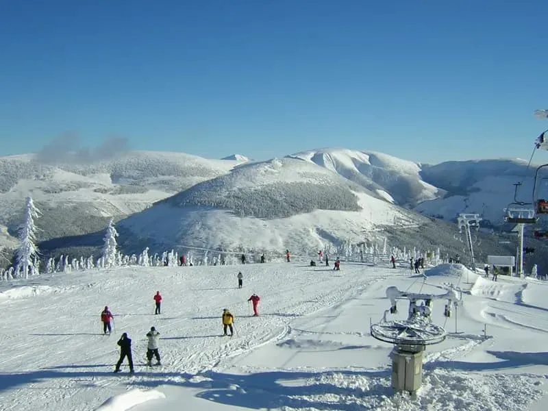 Zdjęcie Mladé Buky snowpark – najlepsze atrakcje i porady dla snowboardzistów
