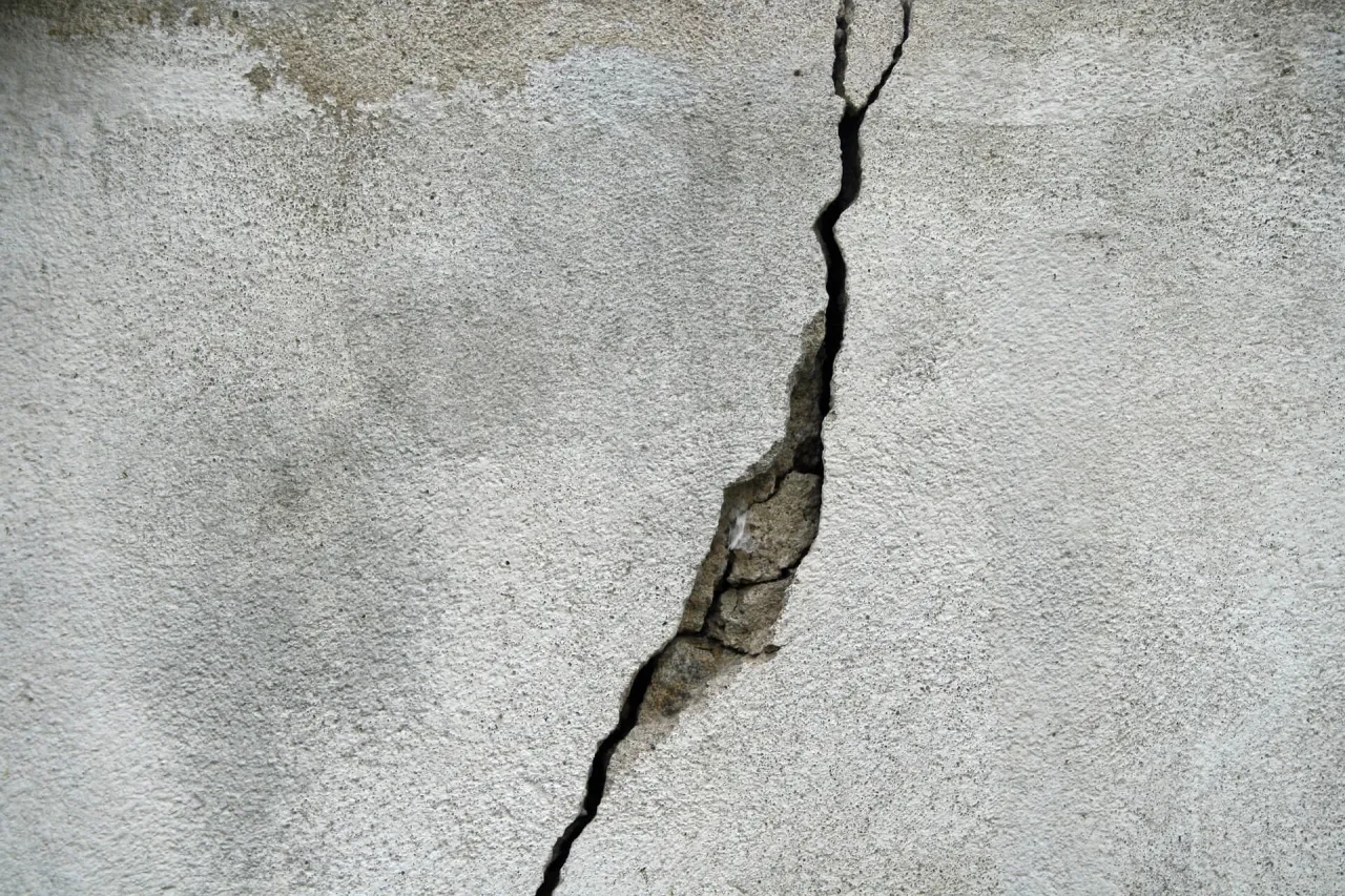 Zdjęcie Czym wyrównać beton na zewnątrz, aby uniknąć problemów z równością?