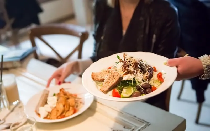 Zdjęcie Najlepsze restauracje w Dolinie Kościeliskiej - kulinarna esencja Tatr