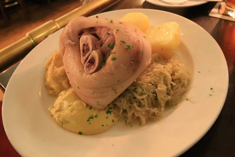 Zdjęcie Gdzie zjeść w Berlinie? Odkryj najlepsze miejsca na pyszne jedzenie