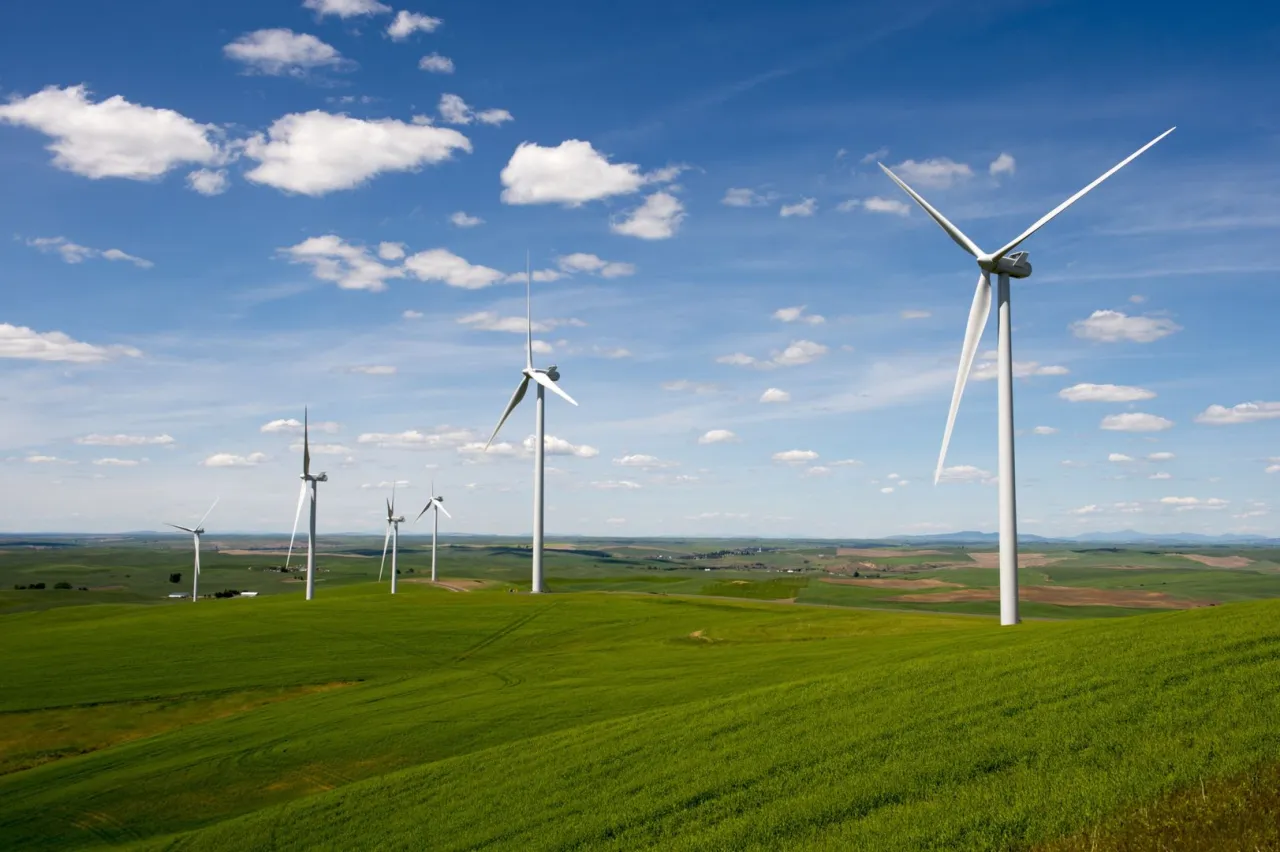 Zdjęcie Wiatrak energia wiatrowa: Jak oszczędzać na energii i dbać o środowisko