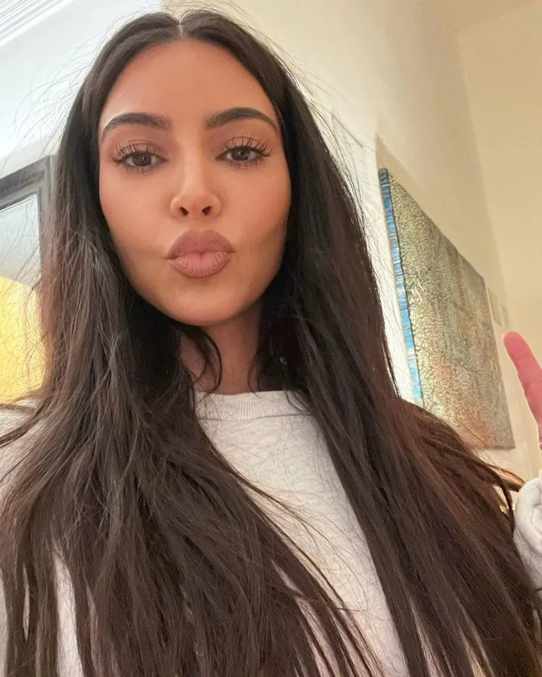Zdjęcie Przedłużanie rzęs efekt Kim Kardashian - uzyskaj idealny look bez wysiłku