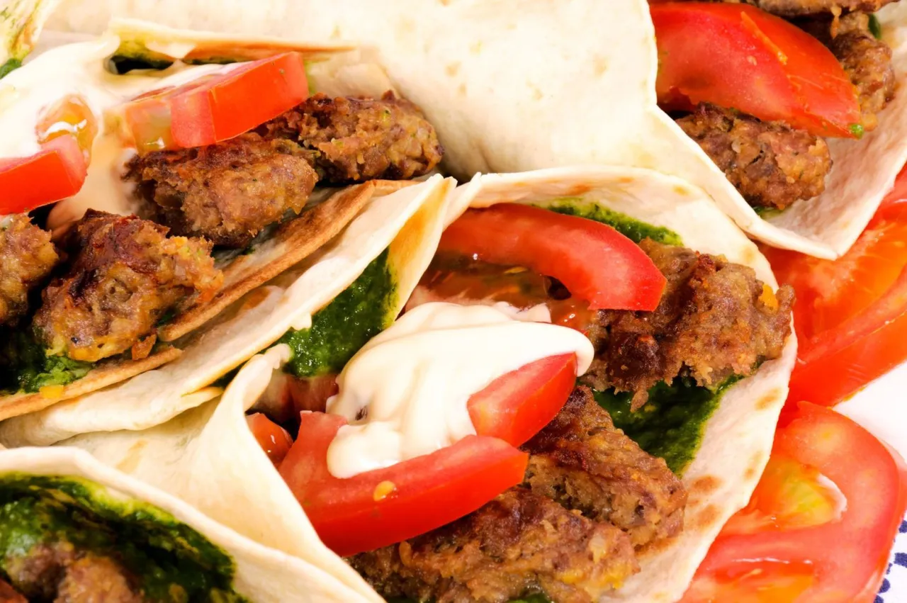 Zdjęcie Ile kalorii ma kebab w tortilli? Zaskakujące wartości odżywcze!