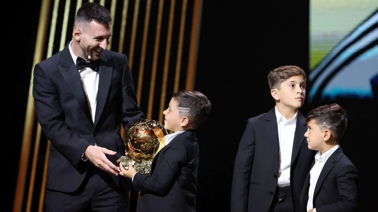 Zdjęcie Ile złotych piłek ma Messi? Zaskakująca liczba osiągnięć!
