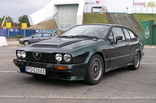 Zdjęcie Walka o miejsce w stajni Alfa Romeo: Kto ma szanse?