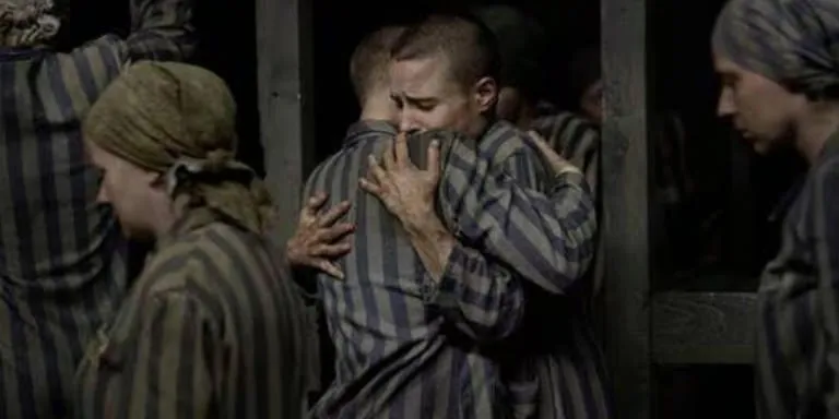 Zdjęcie Tabu miesiączki w Auschwitz: Jak kobiety walczyły o godność?
