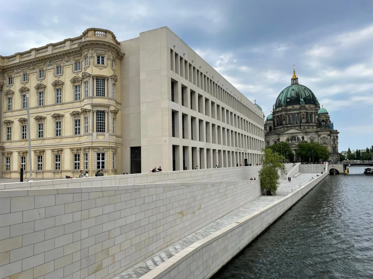 Zdjęcie Zamek w Berlinie: Tajemnice i historia, które musisz poznać