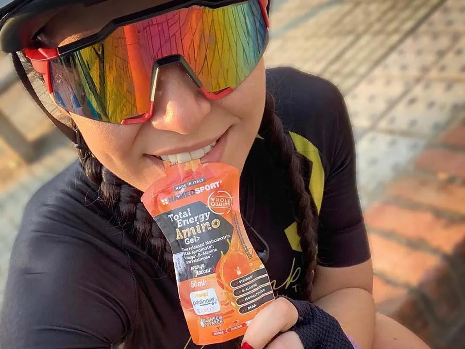 Zdjęcie Jak stosować żele energetyczne dla kolarzy: praktyczny poradnik użycia