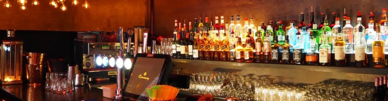 Zdjęcie Ile zarabia barman w kasynie? Zaskakujące fakty o wynagrodzeniach