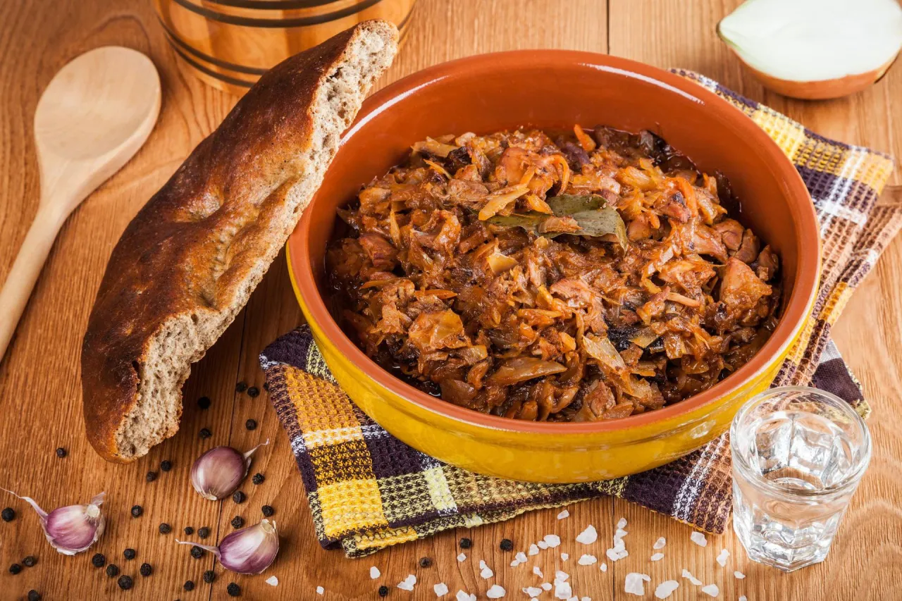Zdjęcie Ile kcal ma bigos? Kaloryczność tradycyjnego i wegetariańskiego bigosu