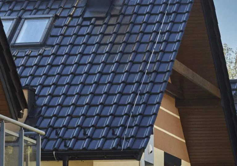Zdjęcie Najlepsza dachówka ceramiczna: 7 kryteriów wyboru i top modele
