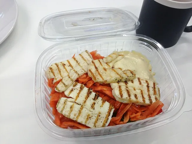 Zdjęcie Czy ser halloumi jest zdrowy? Odkryj korzyści i zagrożenia zdrowotne