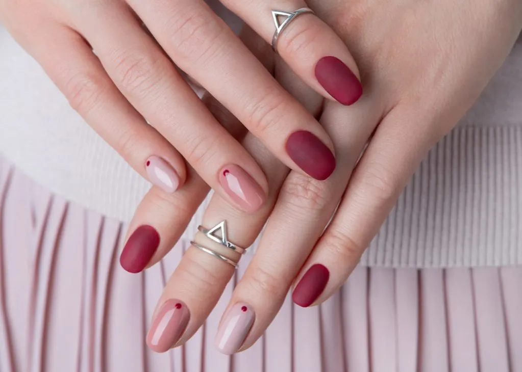 Zdjęcie Co ile robić hybrydy? Zasady zdrowego manicure hybrydowego