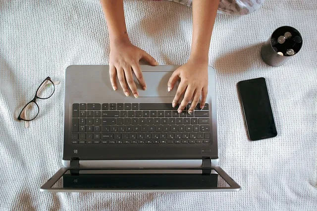Zdjęcie Jak samodzielnie wymienić klawiaturę w laptopie - kompletny poradnik krok po kroku