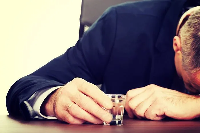 Zdjęcie Czy upicie się to grzech ciężki? Odkryj moralne dylematy związane z alkoholem
