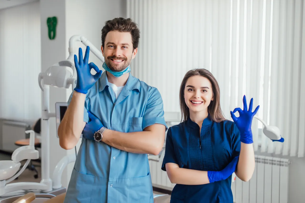 Zdjęcie Czym się różni dentysta od stomatologa? Odkryj ważne różnice