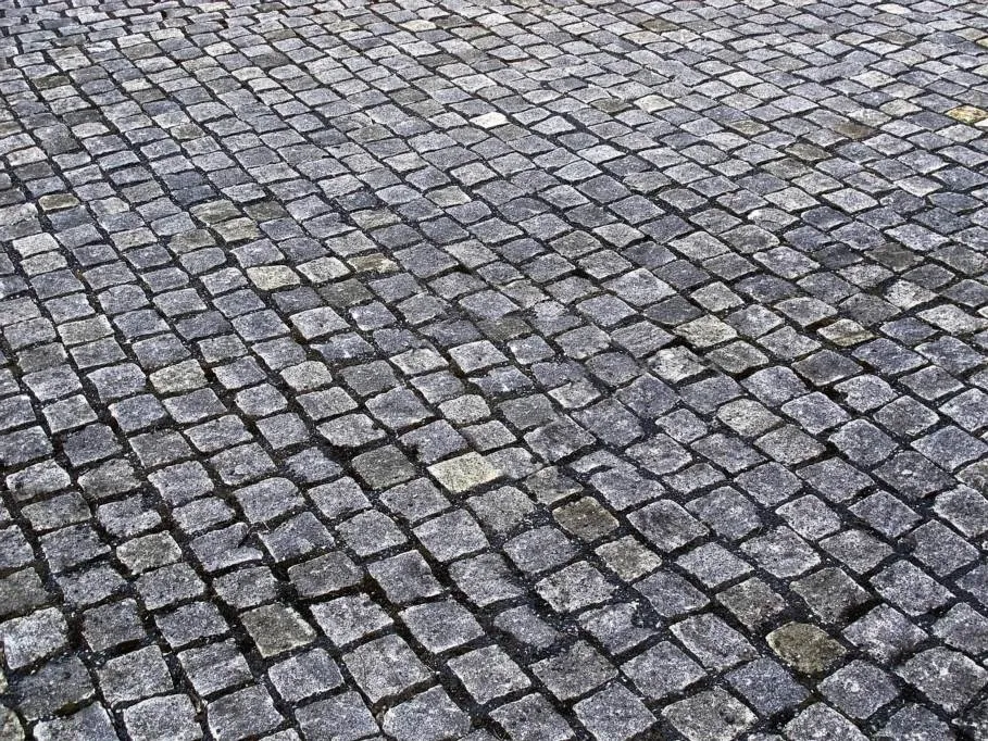 Zdjęcie Jak układać kostkę brukową w piękne wzory – porady i inspiracje dla każdego