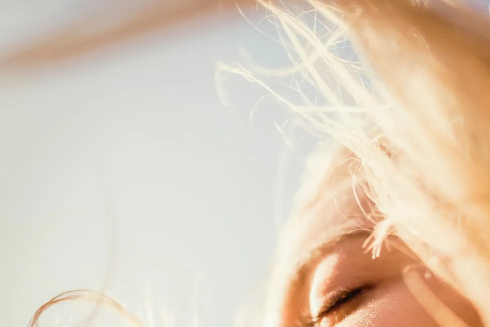 Zdjęcie Włosy sennik znaczenie: odkryj, co naprawdę oznaczają twoje sny