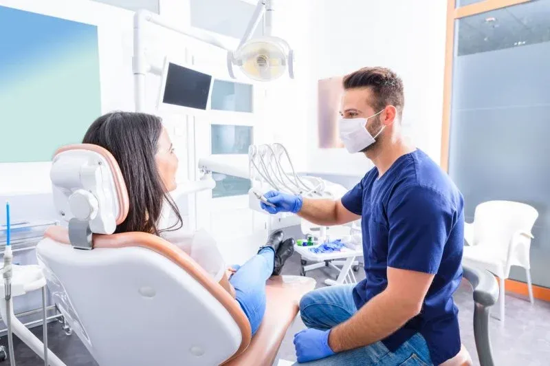 Zdjęcie Ile zarabia dentysta w Hiszpanii? Zaskakujące różnice w wynagrodzeniu
