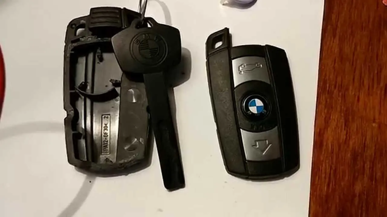 Zdjęcie Wymiana baterii w pilocie bmw e90 - prosta instrukcja krok po kroku