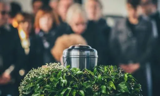 Zdjęcie Ile kosztuje kremacja? Poznaj ukryte wydatki i oszczędności